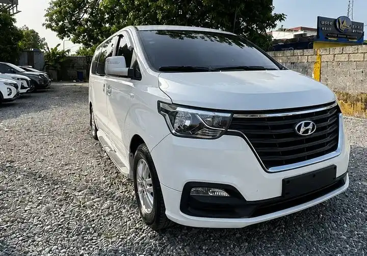 Hyundai Starex en alquiler en OSEV Rent a Car