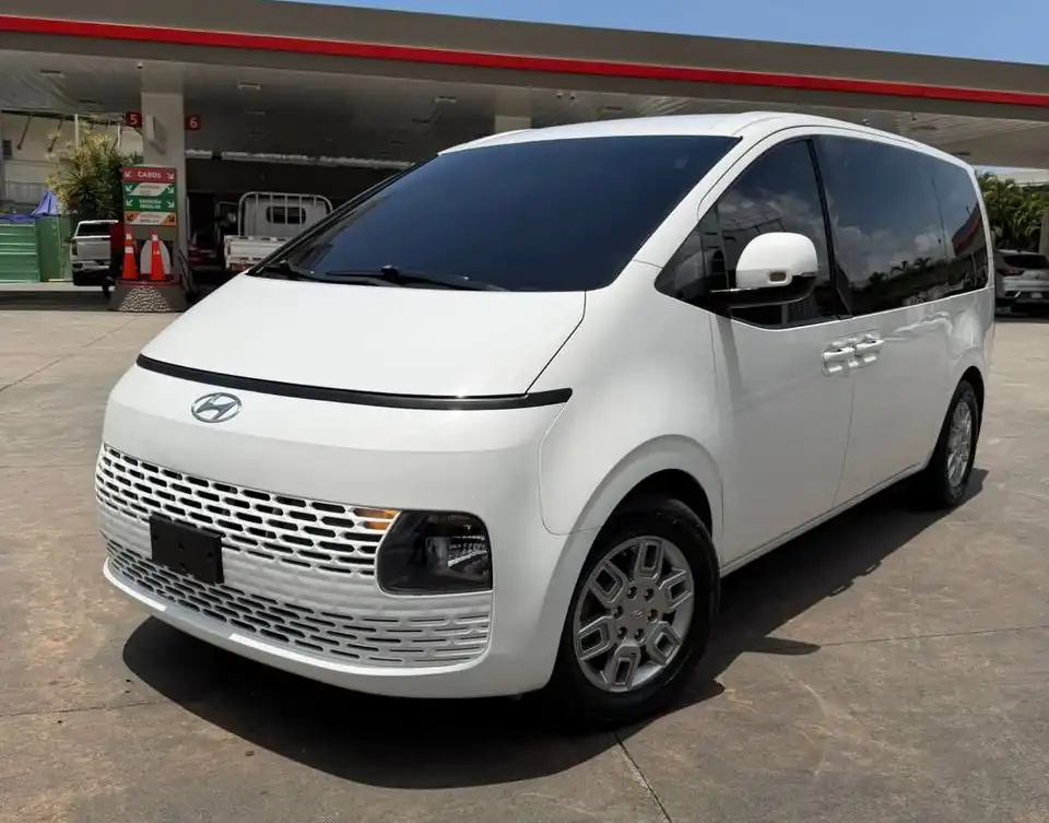 Hyundai Staria en alquiler en OSEV Rent a Car